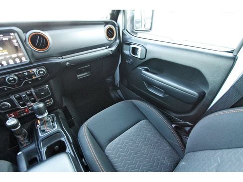 Used 2022 Jeep Gladiator Mojave w/ Cold Weather Group AWD/4WD image 11