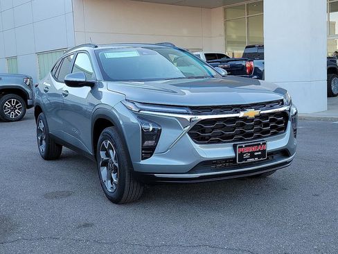 New 2026 Chevrolet Trax LT w/ Driver Confidence Package image 2