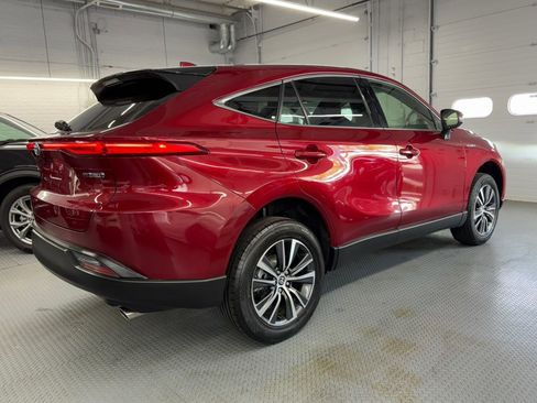 Used 2021 Toyota Venza LE w/ Carpet Mat Package (TMS) AWD/4WD image 7