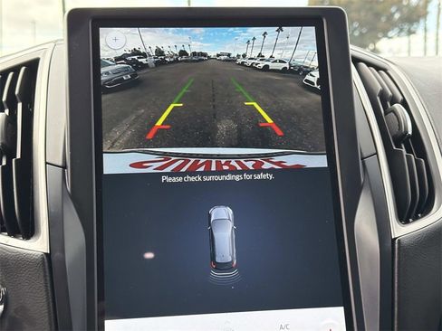 Used 2022 Ford Edge SE w/ Black Appearance Package image 13