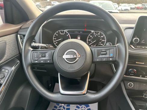 Used 2023 Nissan Rogue SV image 19