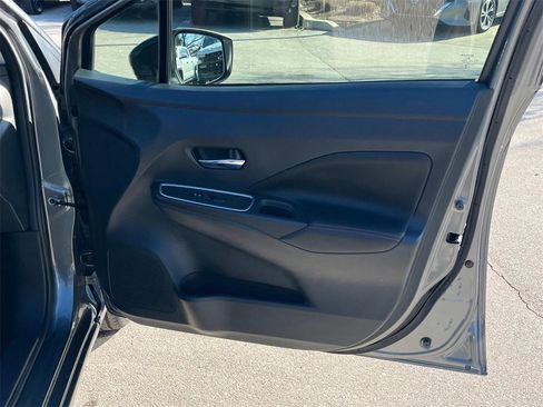 Certified 2025 Nissan Versa SR image 25