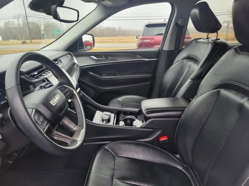 Used 2023 Jeep Grand Cherokee Limited image 14