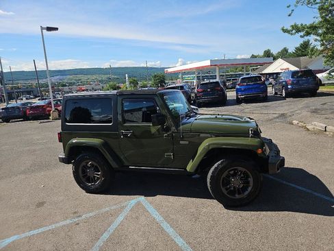 Used 2016 Jeep Wrangler Sahara AWD/4WD image 31