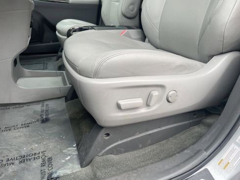 Used 2015 Toyota Sienna XLE Premium image 11