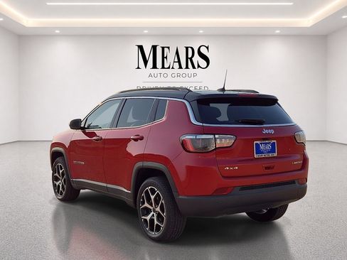 Used 2025 Jeep Compass Limited AWD/4WD image 3