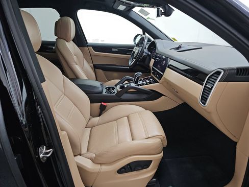 Used 2023 Porsche Cayenne AWD/4WD image 11