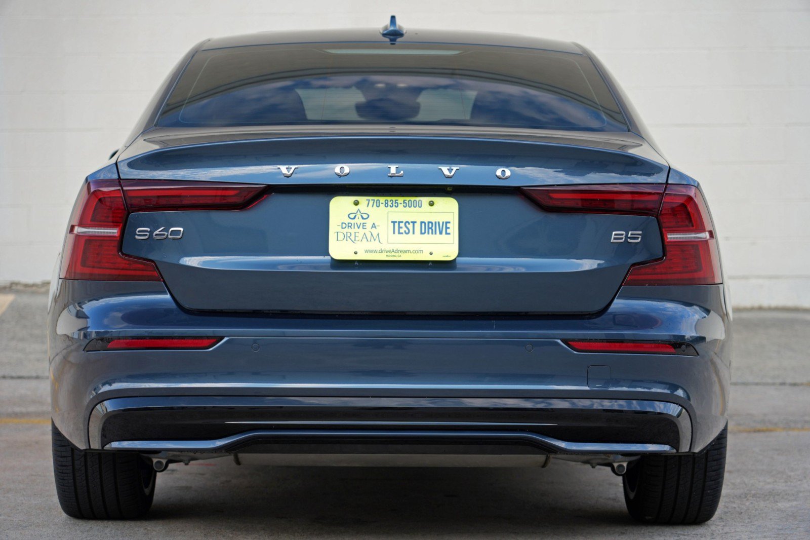 Used 2025 Volvo S60 B5 Plus w/ Climate Package FWD image 11