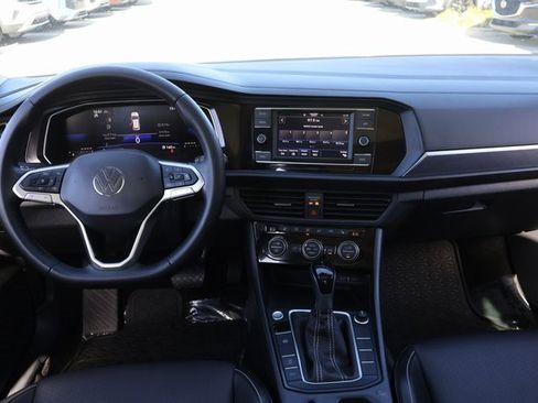 Certified 2023 Volkswagen Jetta SE image 14