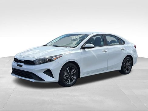 Used 2023 Kia Forte LXS FWD image 3