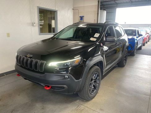 Used 2021 Jeep Cherokee Trailhawk w/ Trailer Tow Group AWD/4WD image 2