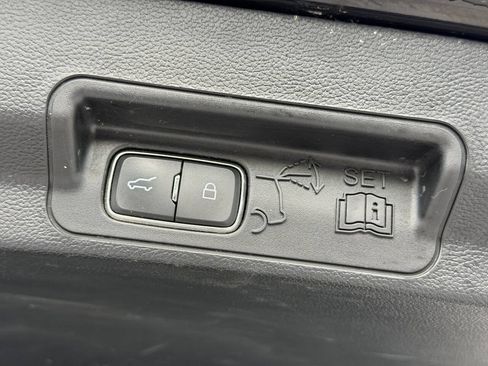 Used 2021 Ford Explorer XLT w/ Equipment Group 202A AWD/4WD image 13