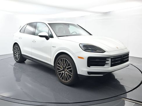 Certified 2025 Porsche Cayenne S AWD/4WD image 17