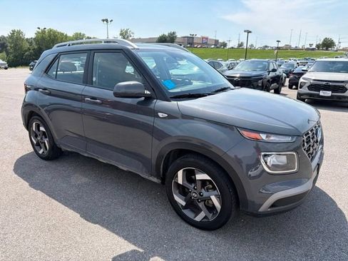 Used 2025 Hyundai Venue SEL FWD image 9