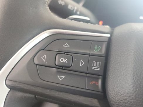Used 2025 Jeep Grand Cherokee Altitude AWD/4WD image 31