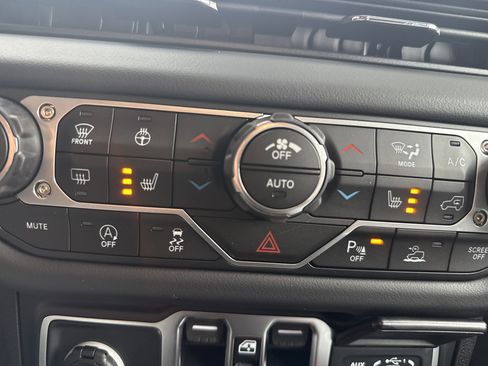 New 2025 Jeep Gladiator High Tide image 28