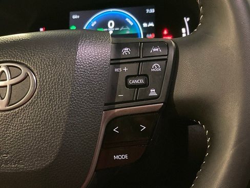 Certified 2025 Toyota Camry SE w/ Convenience Package image 16