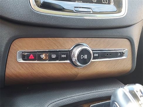 Used 2021 Volvo XC90 T6 Momentum w/ Advanced Package image 19