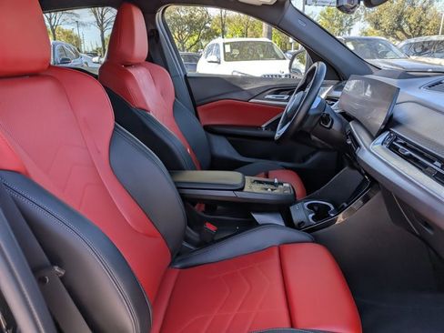 Used 2025 BMW X2 xDrive28i w/ Premium Package image 21