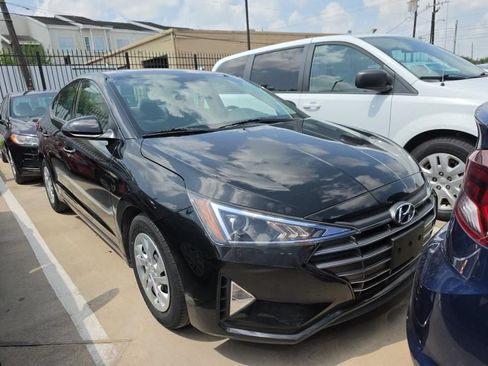 Used 2020 Hyundai Elantra SE FWD image 2