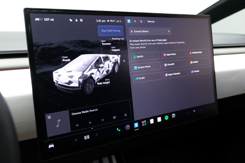 Used 2024 Tesla Cybertruck AWD Crew Cab image 30