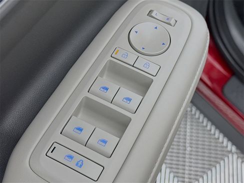 Used 2025 Hyundai Santa Fe SEL image 18