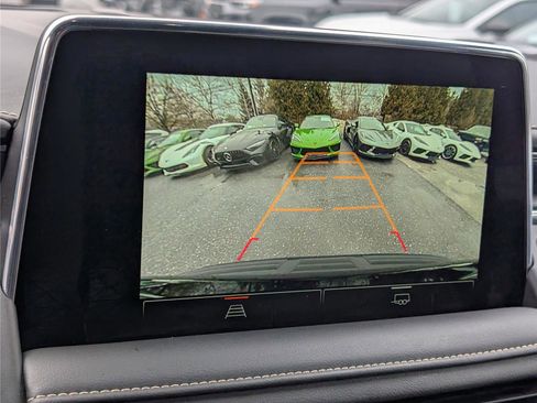 Used 2024 GMC Yukon XL SLT image 32