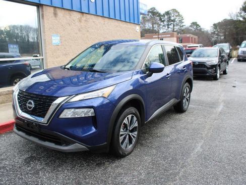 Used 2023 Nissan Rogue SV image 3