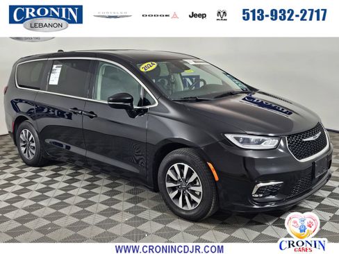 Used 2024 Chrysler Pacifica Limited FWD image 1