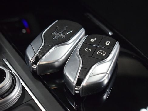 Certified 2023 Maserati Levante GT AWD/4WD image 42