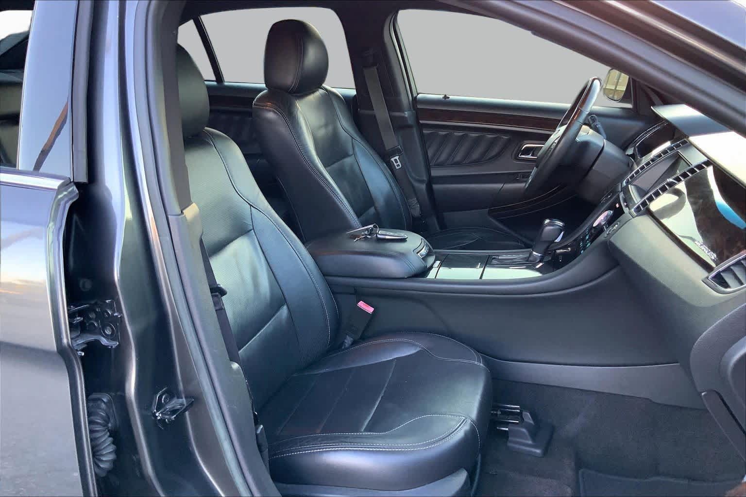 Used 2017 Ford Taurus Limited FWD image 9