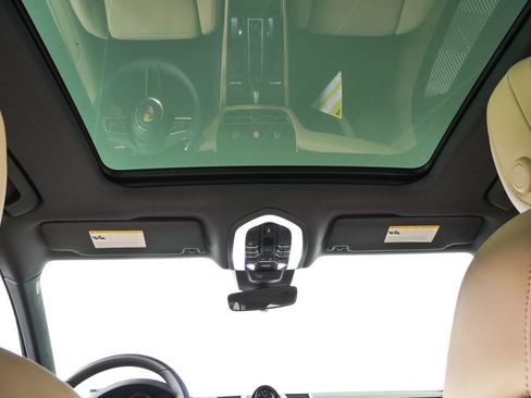 New 2026 Porsche Macan AWD/4WD image 21