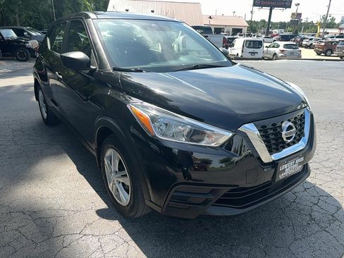 Used 2020 Nissan Kicks S image 4