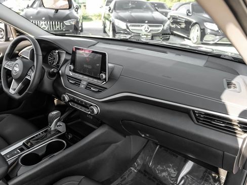 Used 2021 Nissan Altima 2.5 SV w/ SV Premium Package image 10