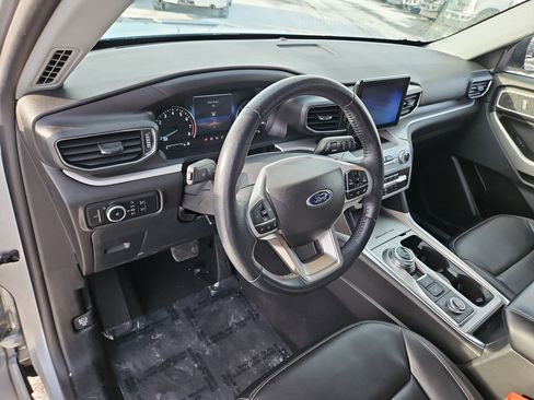 Used 2023 Ford Explorer XLT w/ Equipment Group 202A image 15