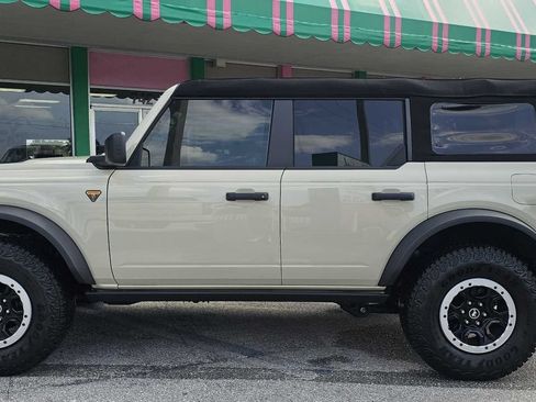 Used 2025 Ford Bronco Badlands w/ Sasquatch Package AWD/4WD image 2
