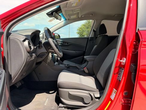 Used 2019 Hyundai Kona SE FWD image 2