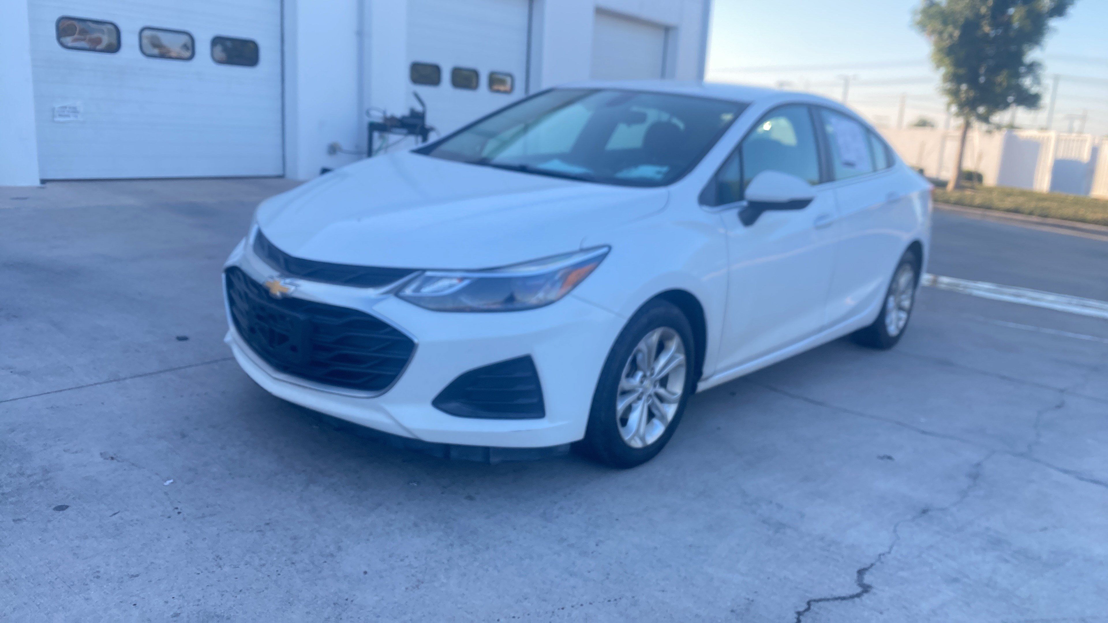 Used 2019 Chevrolet Cruze LT FWD image 1