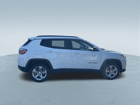 Used 2024 Jeep Compass Latitude image 9