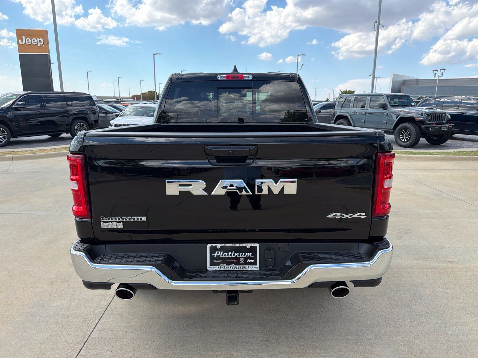 Used 2026 RAM 1500 Laramie w/ Off Road Group AWD/4WD image 4