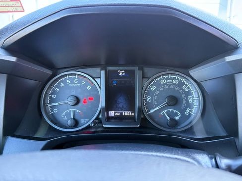 Used 2019 Toyota Tacoma TRD Off-Road w/ Technology Package image 16