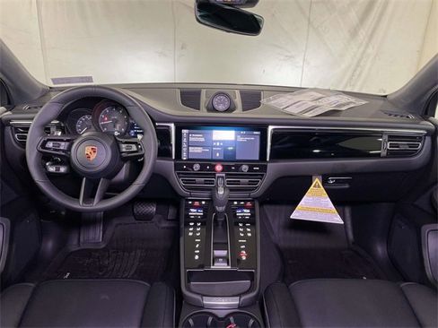 New 2026 Porsche Macan image 26