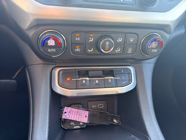 Used 2020 GMC Acadia SLE w/ Driver Convenience Package FWD image 18