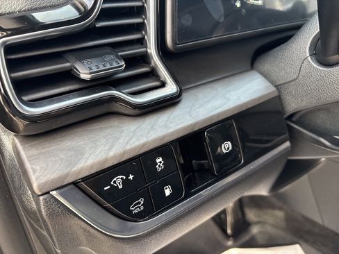 Used 2025 Kia Sportage X-Line image 12