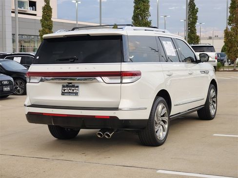 Used 2023 Lincoln Navigator Reserve image 7