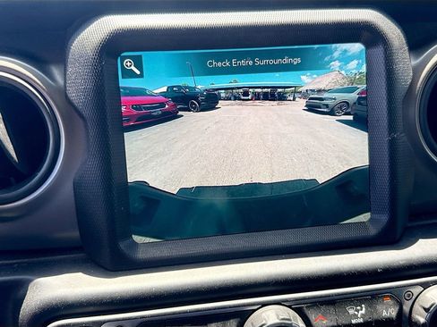 Used 2022 Jeep Gladiator Sport AWD/4WD image 15