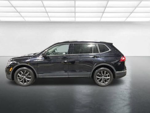 Used 2023 Volkswagen Tiguan SE w/ Panoramic Sunroof Package image 8