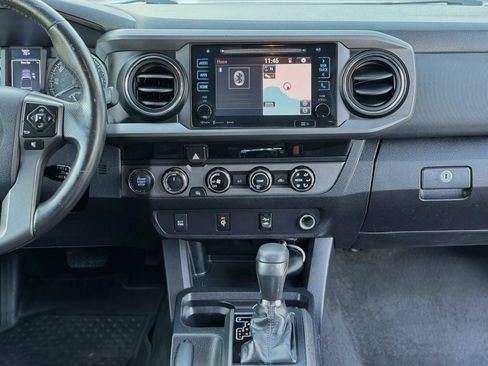 Used 2017 Toyota Tacoma TRD Off-Road w/ Tow Package (A/T) AWD/4WD image 32