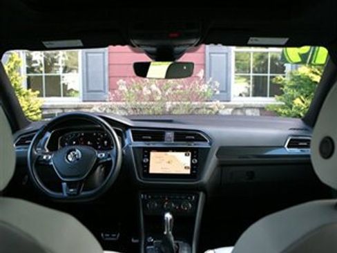 Used 2019 Volkswagen Tiguan S image 19