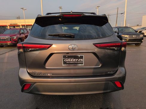 Certified 2023 Toyota Highlander XLE FWD image 4